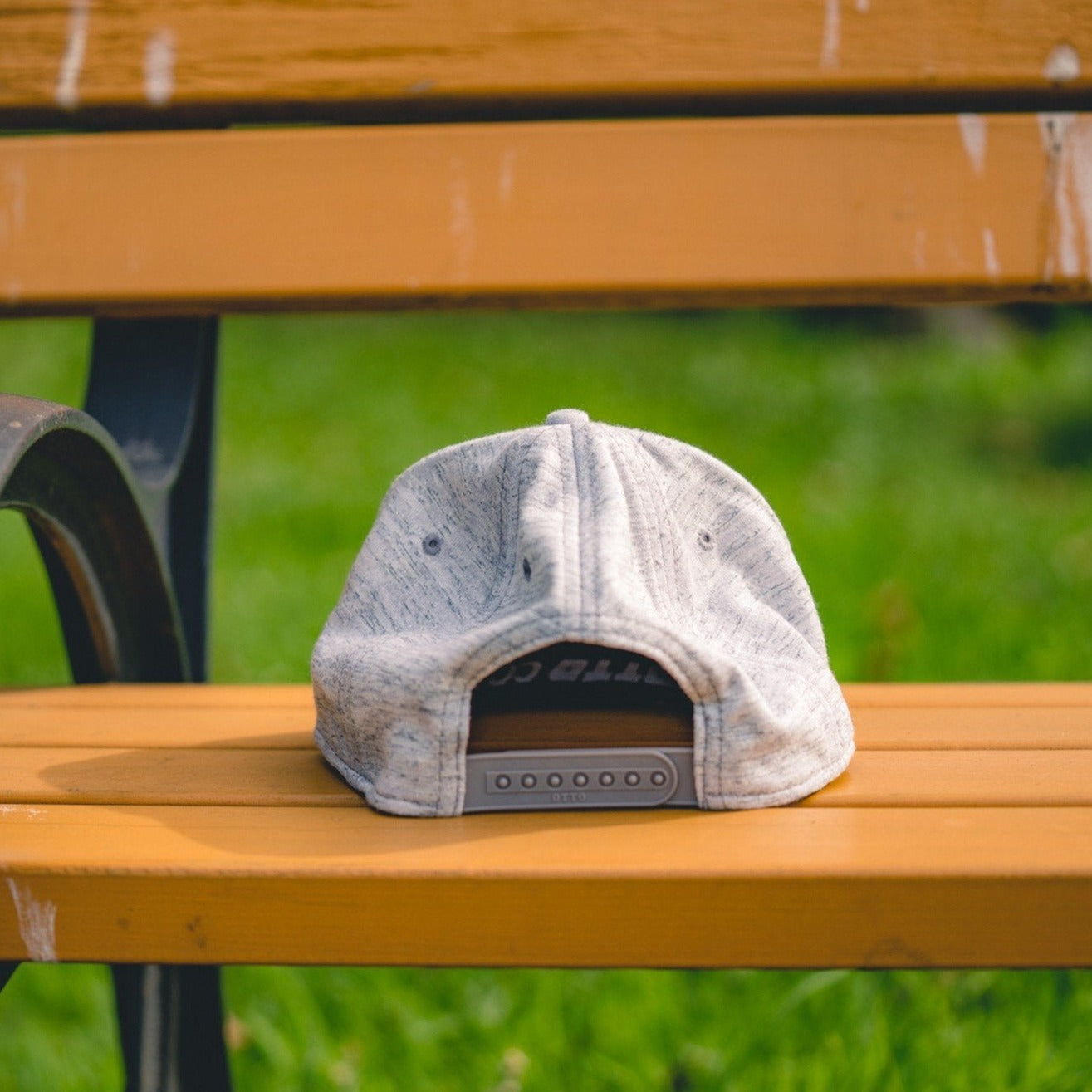 Flat visor cap / Cotton twill square Leaves Gray - StreetChic