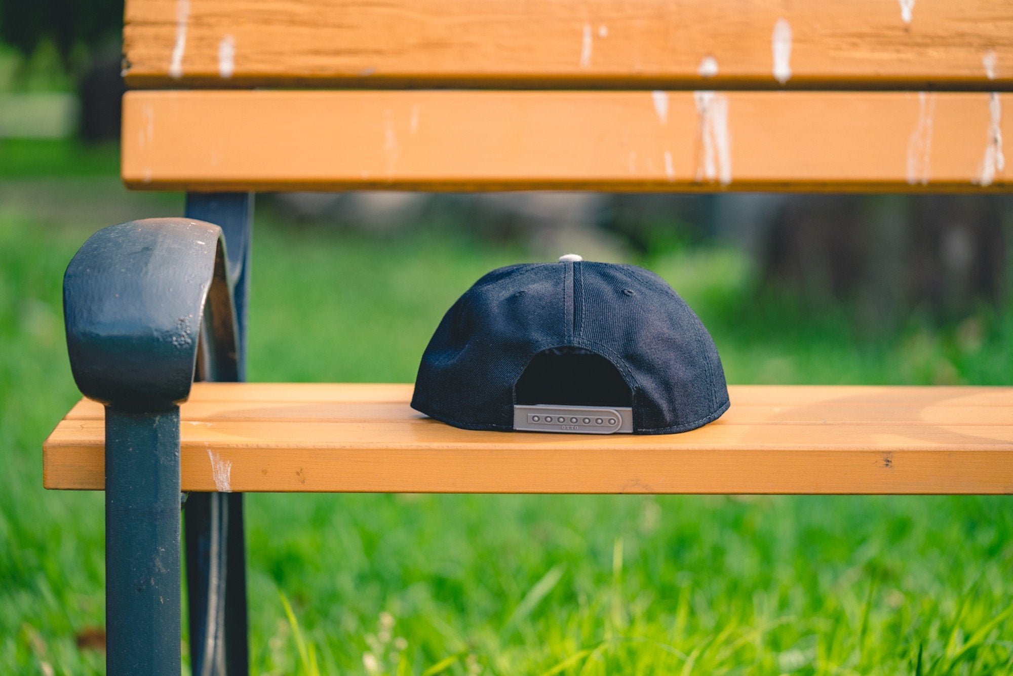 Flat visor cap Leaves Black / Gray - Fenderist